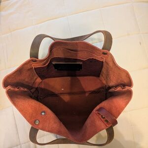 Portland Leather Goods Sangria Medium Classic Tote and Hava Sloth charm